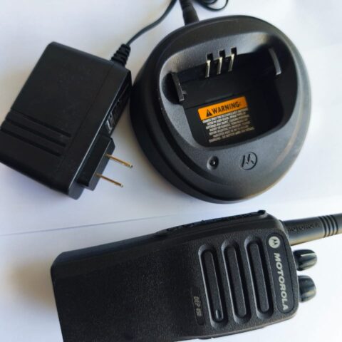 Radio Motorola modelo DEP450 + accesorios
