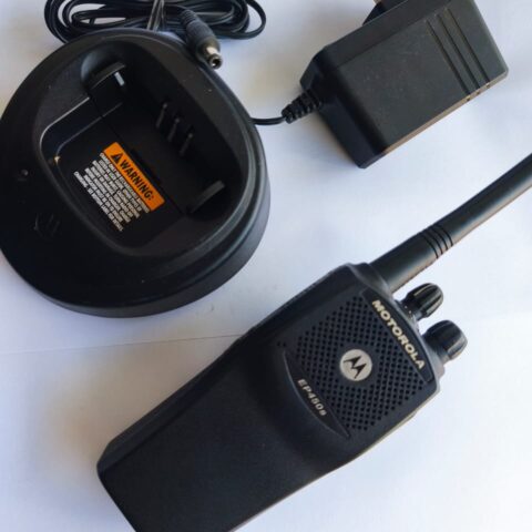 Radio Motorola modelo EP450s + accesorios